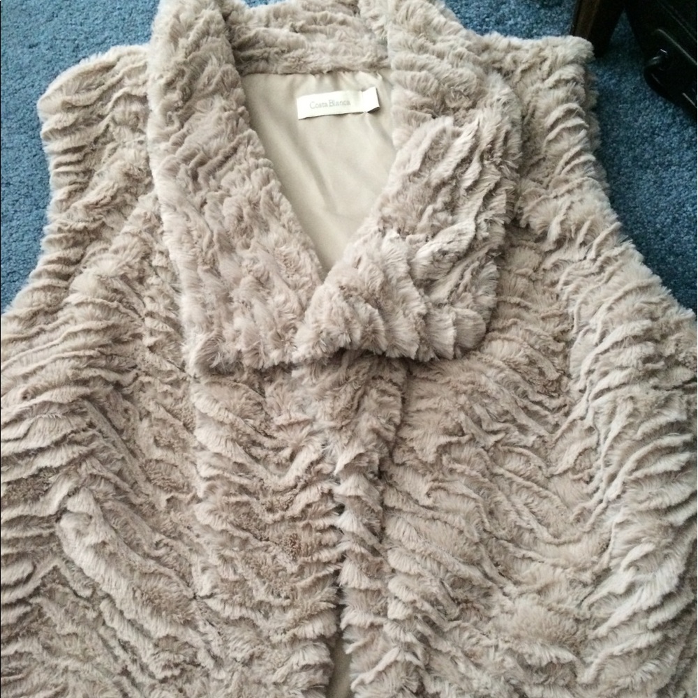 Collection costa blanca faux fur vest. Beige. Lg